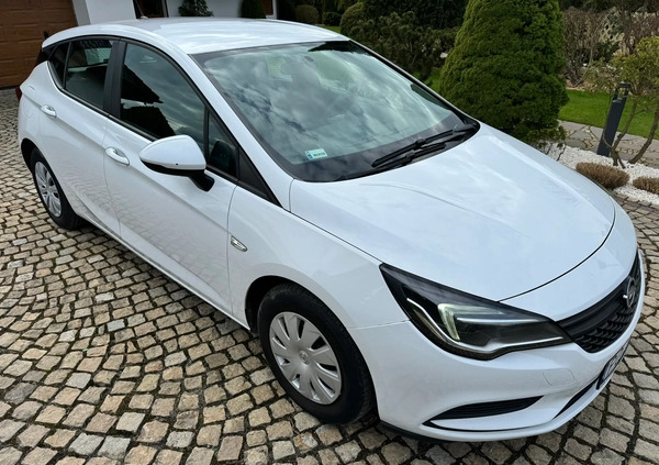 Opel Astra cena 31900 przebieg: 215000, rok produkcji 2016 z Gniezno małe 172